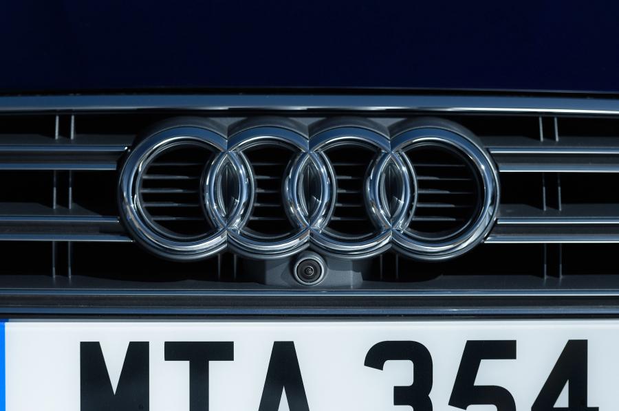 Логотип Audi S5 Cabriolet 2017 года  (UK) (фото 8 из 40)